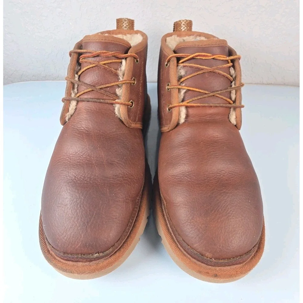 UGG Neumel Stout Leather Mens Size 9 Chestnut Chukka Lace Up Boots Shearling
